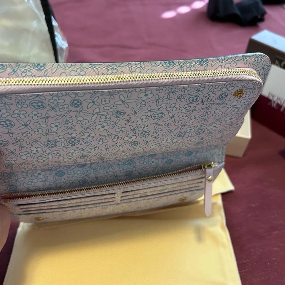 Louis Vuitton Monogram Wallet - Picture 4 of 5